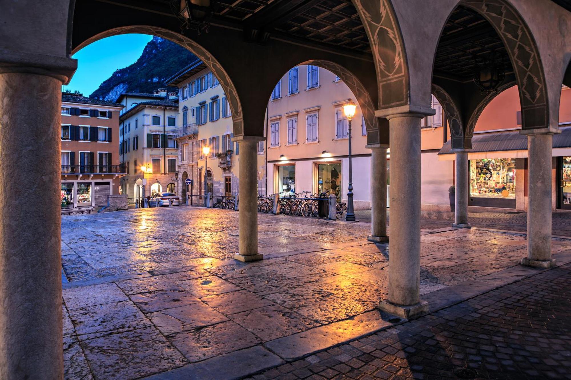 Nido Sui Tetti Di Riva Del Garda - Happy Rentals Dış mekan fotoğraf