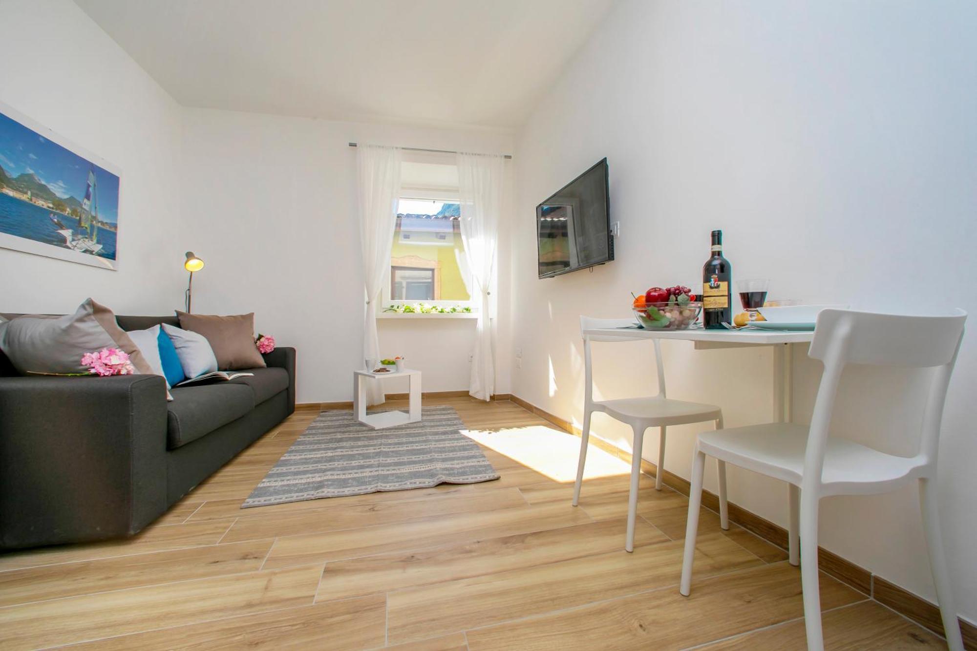 Nido Sui Tetti Di Riva Del Garda - Happy Rentals Dış mekan fotoğraf