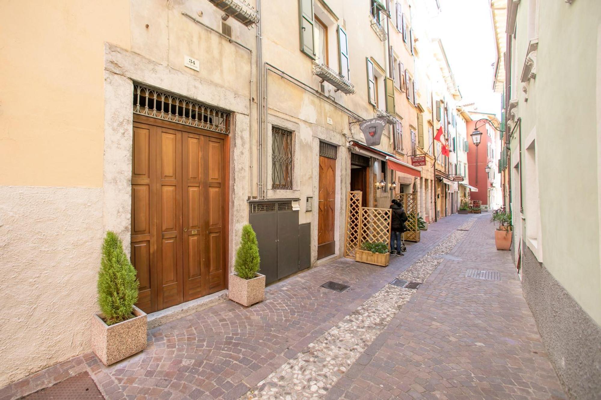 Nido Sui Tetti Di Riva Del Garda - Happy Rentals Dış mekan fotoğraf